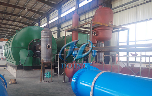 江苏盐城两台12吨废轮胎炼油设备成功安装