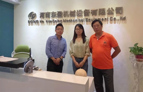 科威特客户来河南东盈考察废轮胎炼油项目