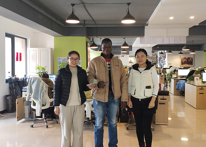 布基纳法索客户签单