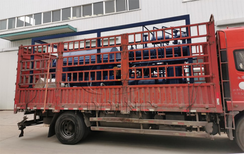 恭喜！克罗地亚客户在东盈订购的500Kg/D小机组轮胎炼油设备装车发货中！