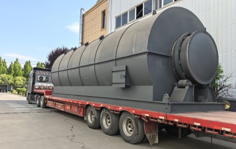 发货不停！15吨塑料提炼裂解油设备发往印度客户现场