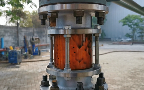 东盈的炼油设备产出的塑料油、轮胎油通过瑞士通用公证行的认证