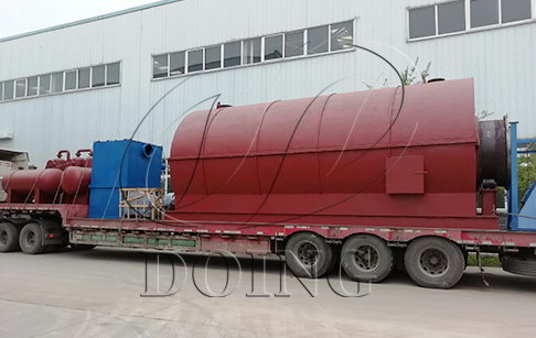 一台12吨废塑料炼油设备发往印度尼西亚