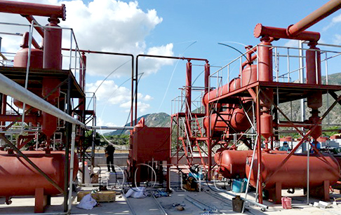 两台12吨废轮胎炼油设备成功落户越南