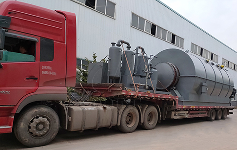 两台12吨废轮胎炼油设备发往广东