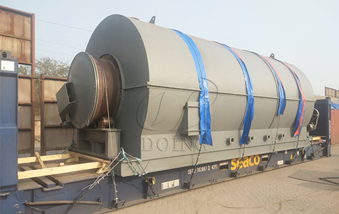 一台12吨废轮胎炼油设备发往乌克兰