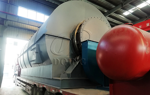 一台12吨废轮胎炼油设备发往内蒙古