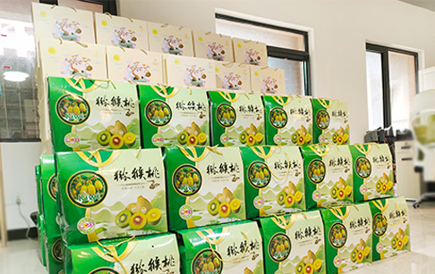 中秋国庆喜相逢，举国同庆共欢腾