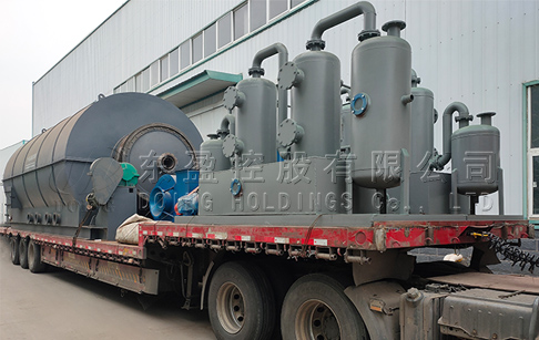 云南客户订购六台12吨废轮胎炼油设备