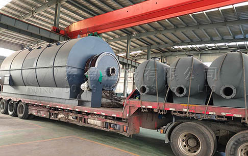 一台12吨废塑料炼油设备发往印度